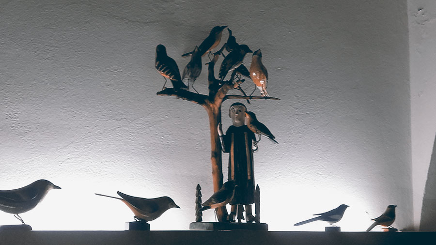 Rzeźba św Franciszka z ptakami ze zbiorów muzeum w Bohnii