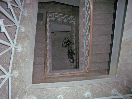klatka schodowa w domu na Bielanach