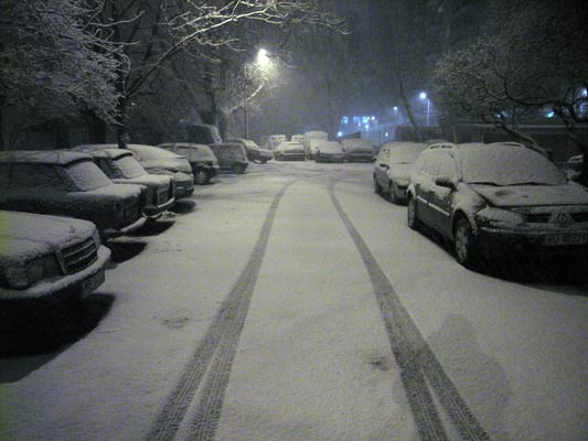 parking zasypany śniegiem